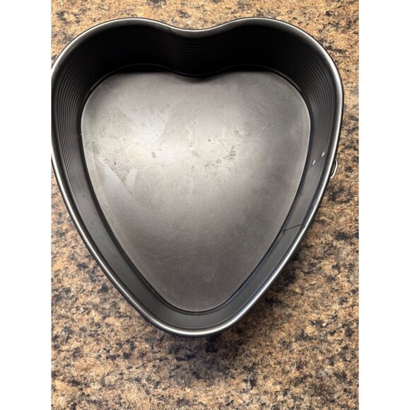 Heart Shaped Springform Pan 11 inches x 10 Inches - Picture 1 of 4